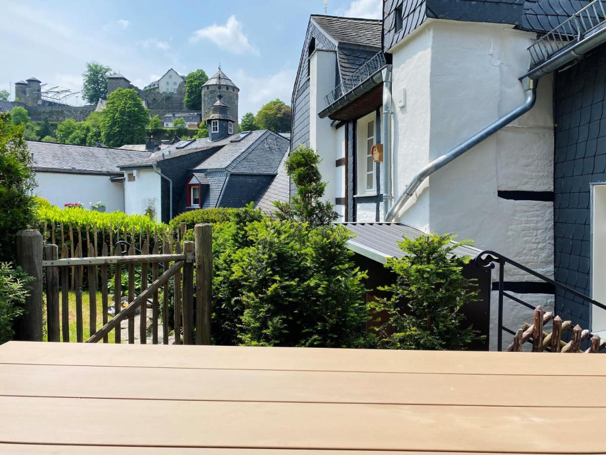 Holiday House Burgblick1 With Terrace - Vosproperties Monschau Exterior foto